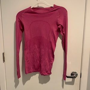 LULULEMON SIZE 4 SWIFTLY TECH LONG SLEEVE
